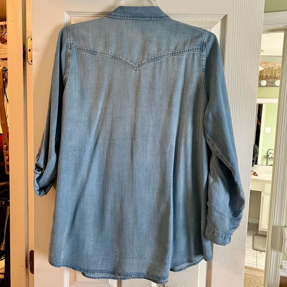 Side Stitch Button Front Tunic with Roll-Tab Sleeve - Picture 3 of 8
